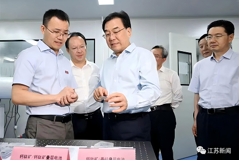 江苏省委书记信长星调研仁烁光能校企联合实验室